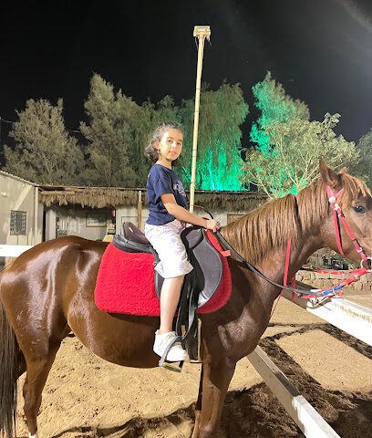 مربط المجد أصايل للخيل العربية الأصيلة - مصنع هنا للمياة غرب العذبة ، طريق الملك فهد () جوار المطار القصيم -بريدة- جوار - +966 56 488 8315
